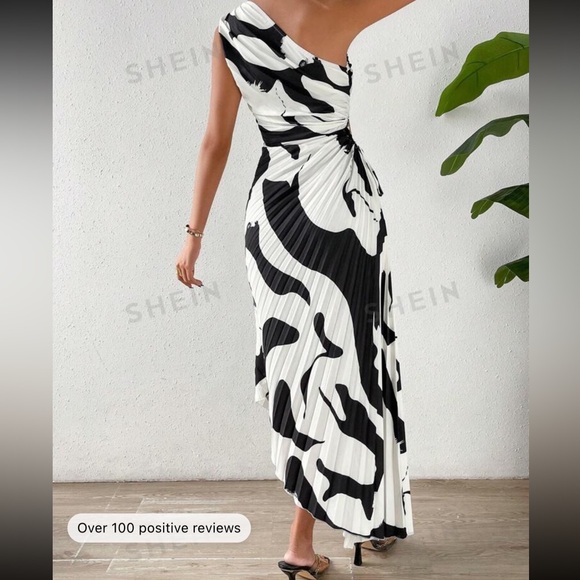 Off shoulder dress for a night out - Picture 2 of 2